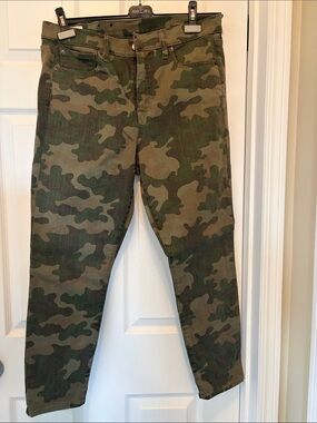 GAP Camouflage Straight Leg Pants in Olive & Brown